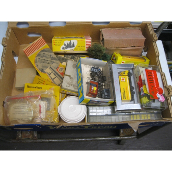 ASST. HO TRAIN ITEMS: CAR, BRIDGES, ETC.