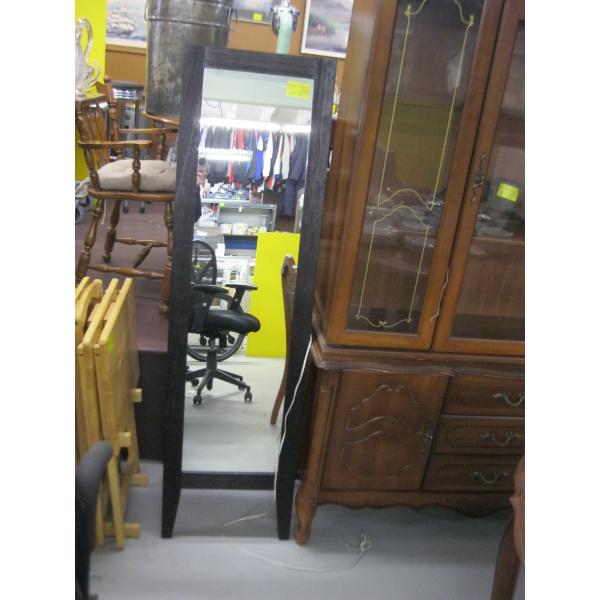 FREE STANDING DRESSING MIRROR