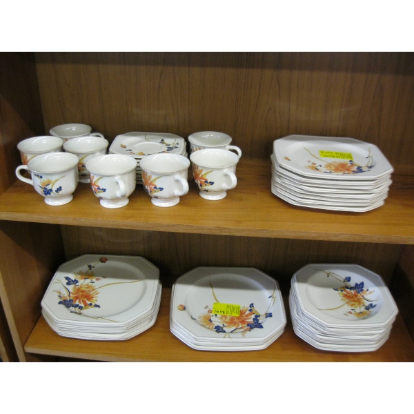 MIKASA DISH SET  CONTINENTAL IVORY 