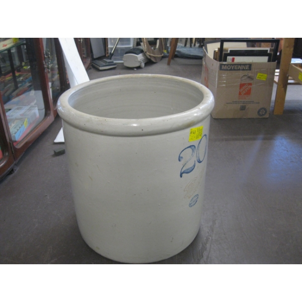 20 GALLON RED WING CROCK