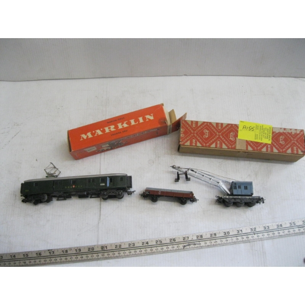 3 TRAIN CARS & TRAIN