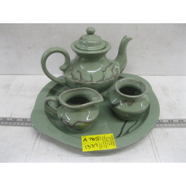 BLUE MOUNTAIN POTTERY TEAPOT, CREAM/SUGAR & PLATE