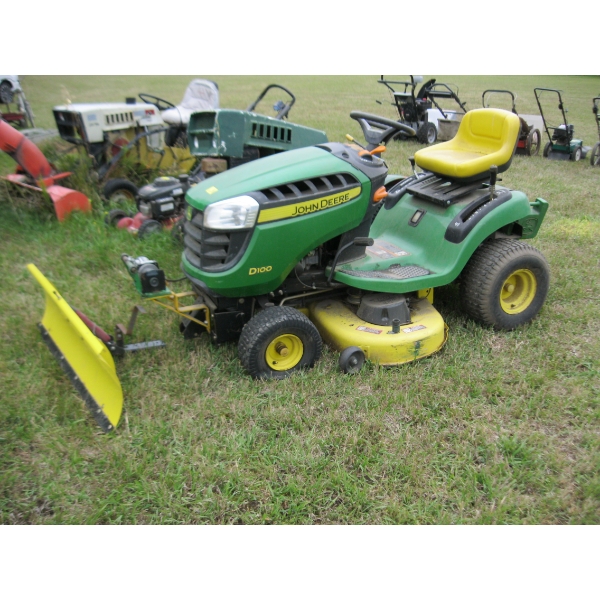 JOHN DEERE D100 RIDE ON MOWER W/BLADE & WINCH MOUNTED - 2 WEIGHTS ON BACK END