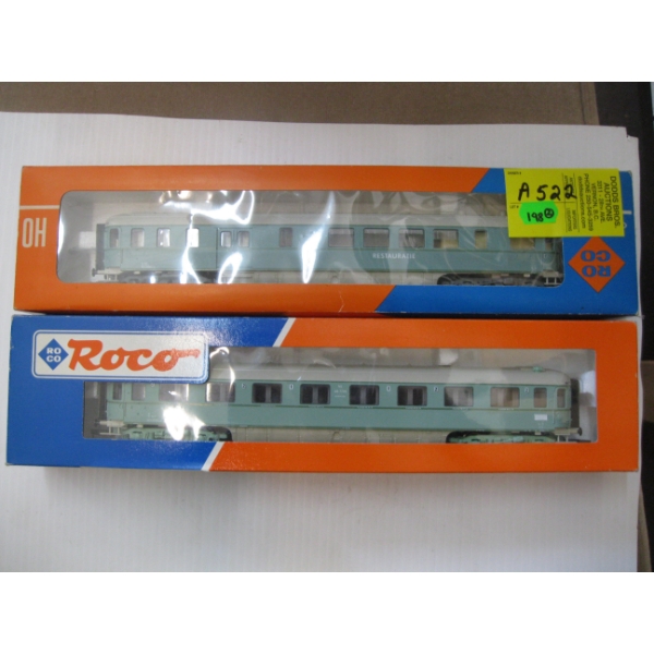 2 TRAIN CARS