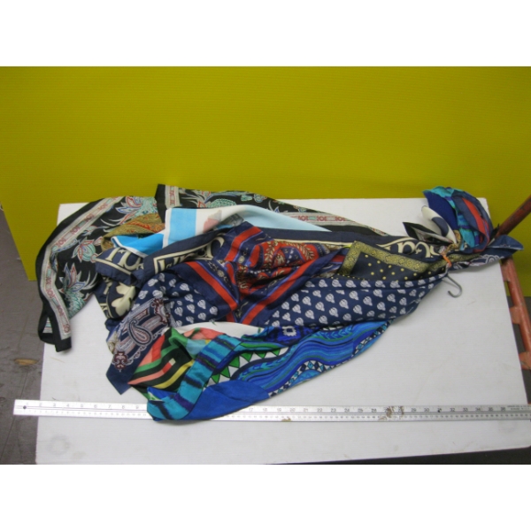 BUNDLE OF SCARVES