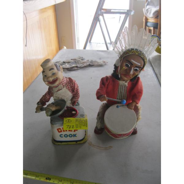 2 FIGURINES