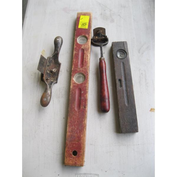 2 WOODEN LEVELS, STANLEY #80 PLANE & A DRAW PLANE