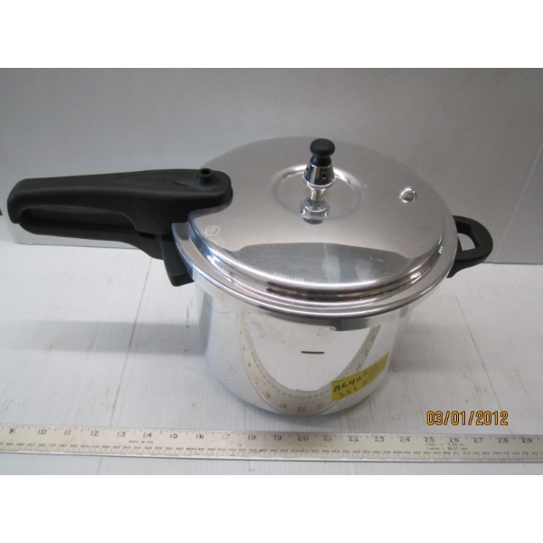 SM. PRESSURE COOKER