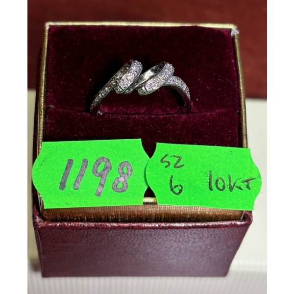 LADIES WHITE GOLD SWIRL TOP RING W/SMALL DIAMOND - SZ 6