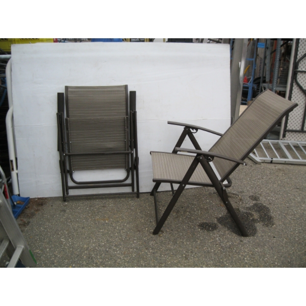 2 FOLDING LAWNCHAIRS