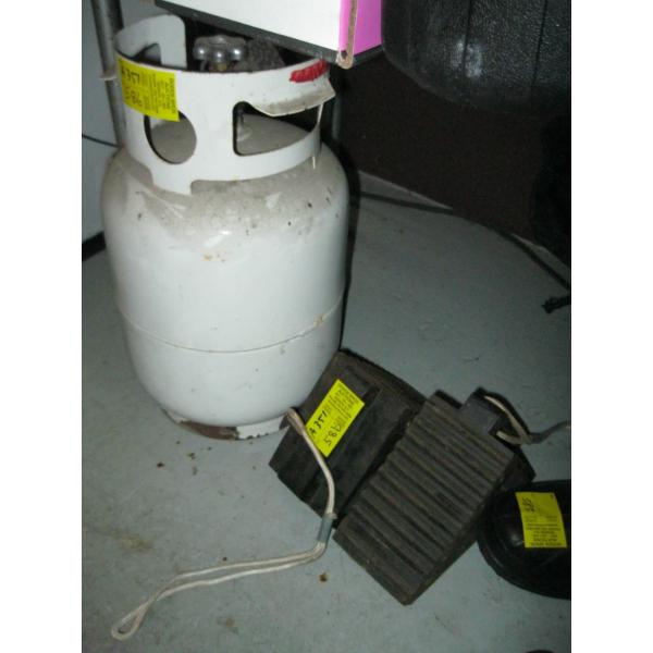 OUTDATED SM. PROPANE TANK W/PROPANE & PAIR OF SM. WHEEL CHOCKS