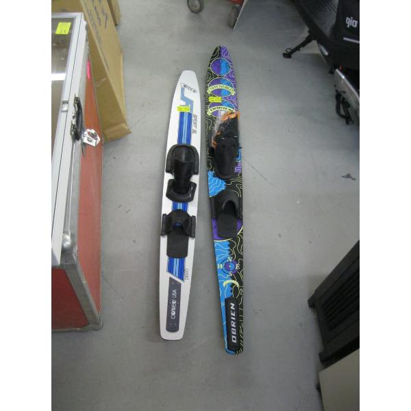 2 SLALOM WATER SKIS