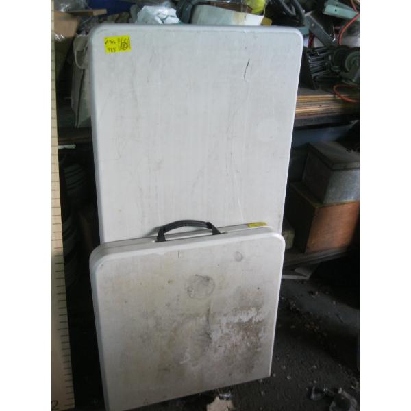 2 FOLDING TABLES