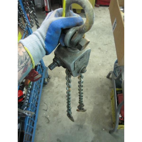 CHAIN PULLER