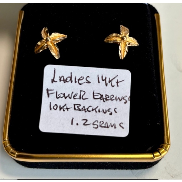 PAIR OF LADIES 14KT FLOWER EARRINGS, 10KT BACKINGS, 1.2G