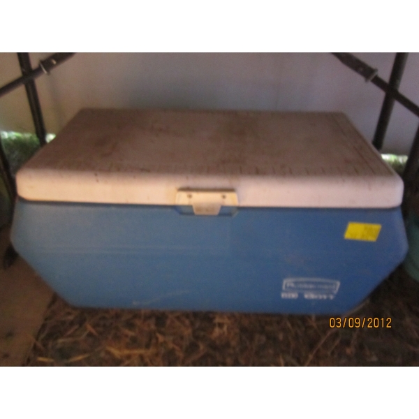 RUBBERMAID COOLER