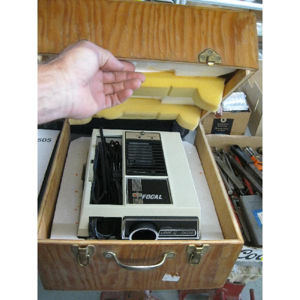 SLIDE PROJECTOR IN WOODEN CASE