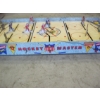 Image 7 : MAGNETIC PUCK HOCKEY MASTER GAME W/BAG OF EXTRA PLAYERS