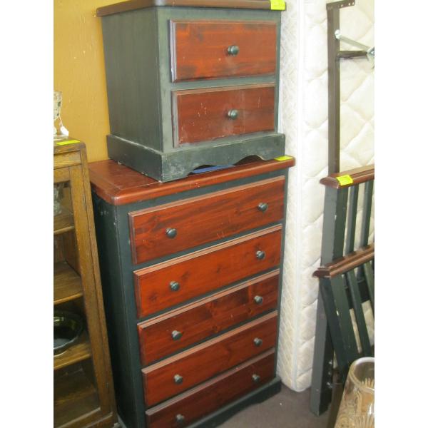 5 DRAWER CHEST OF DRAWERS, 2 DRAWER NIGHTSTAND & QUEEN SIZE BEDFRAME W/ROLLER FRAME