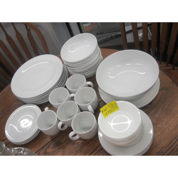 LG. LOT OF WHITE DENBY DISHWARE & SOME CORRELLE