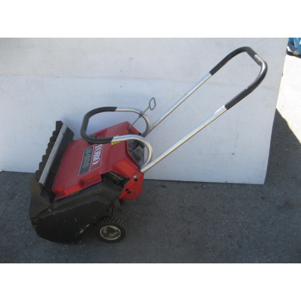 TORO S200 GAS POWERED SNOWBLOWER