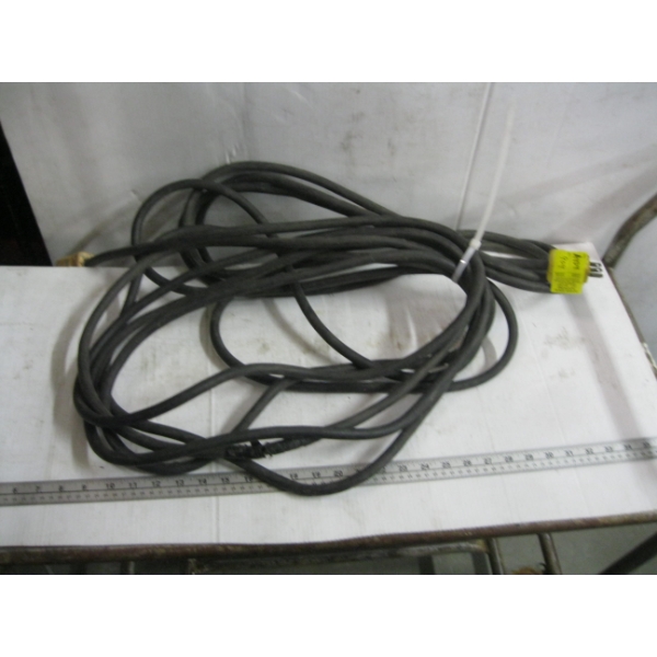 HEAVY DUTY BLACK EXTENSION CORD