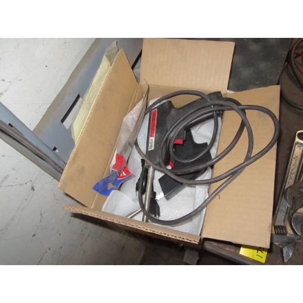 2 WELLER SOLDERING GUNS W/EXTRA NEW TIPS