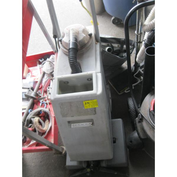 SM. CARPET CLEANING MACHINE W/ACCESS.