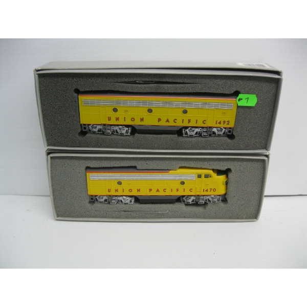 DOUBLE HO SCALE BACHMAN UNION PACIFIC DOUBLE ENGINE SET