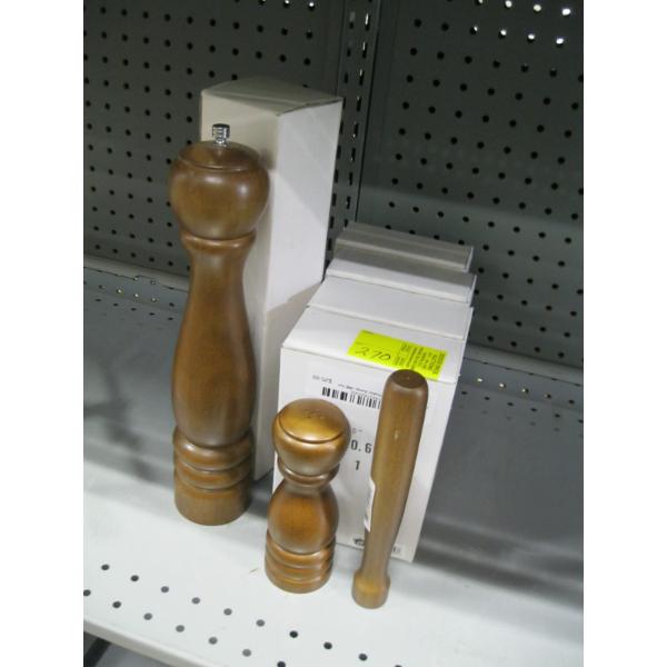 WOODEN S&P SHAKERS