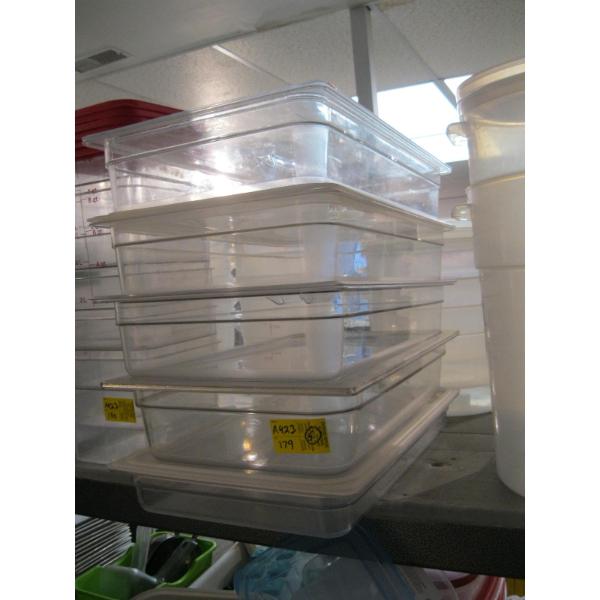 5 RECTANGULAR CONTAINERS W/LIDS
