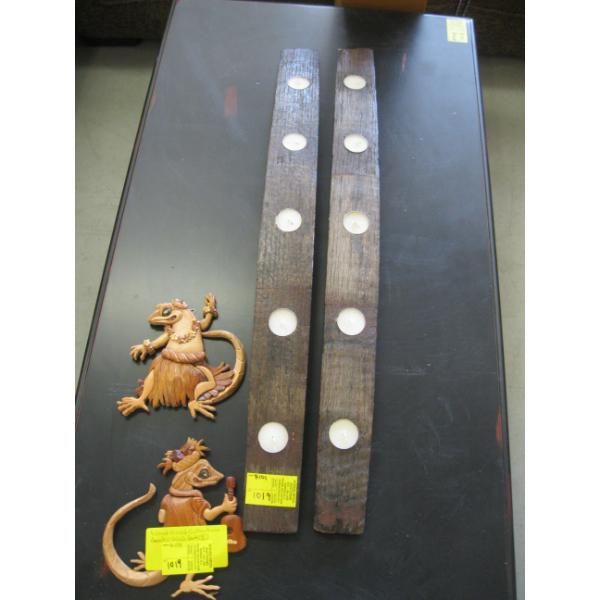 2 WOODEN CANDLEHOLDERS & 2 WOOD GECKOS