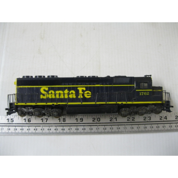 SANTA FE HO SCALE ENGINE
