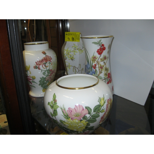 SET OF 4 WEDGEWOOD VASES FROM ROYAL HORTICULTURAL SOCIETY