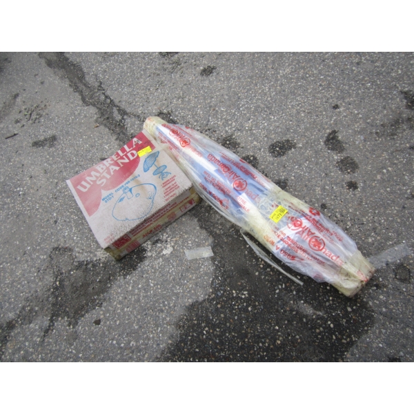 BUNDLE OF UMBRELLAS & PLASTIC STAND