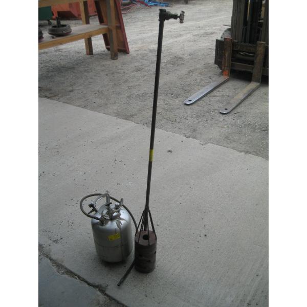 PORTABLE AIR TANK & A GAS TORCH