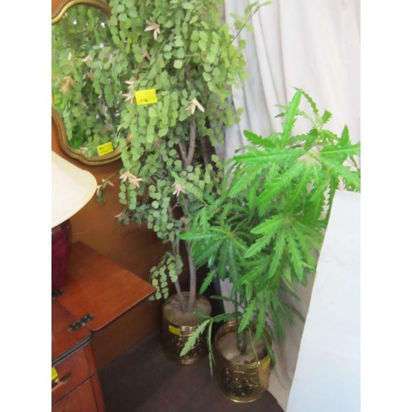 2 ARTIFICIAL PLANTS IN BRASS POT PLANTS