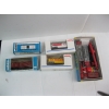 Image 1 : 4 HO TRAIN CARS & BOX W/ASST. VEHICLES