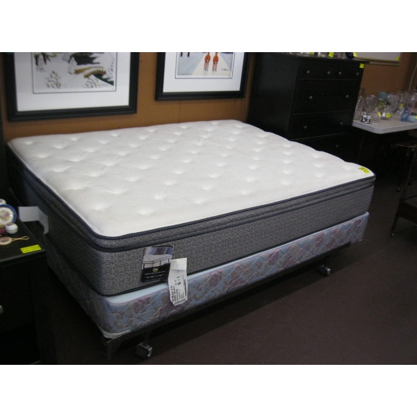 QUEEN SIZE BOXSPRING MATTRESS & ROLLER FRAME