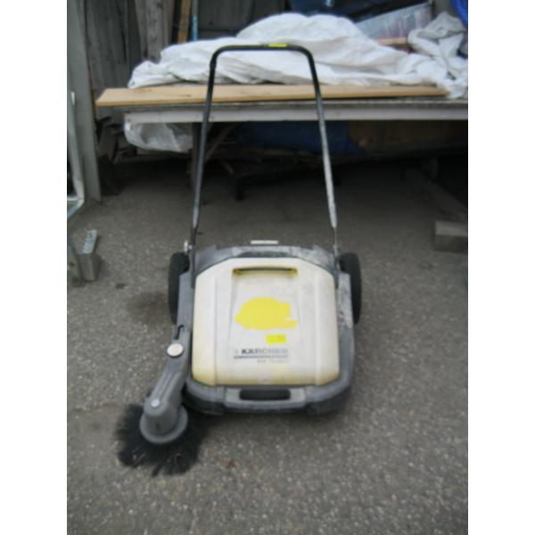 KARCHER DRIVEWAY SWEEPER