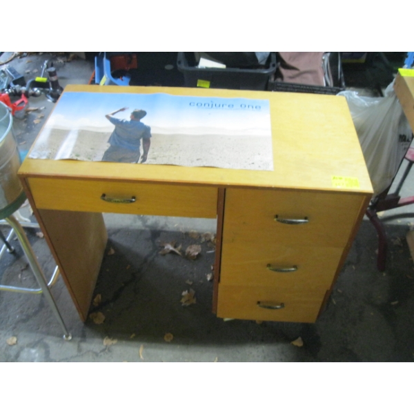 SM. 4 DRAWER DESK