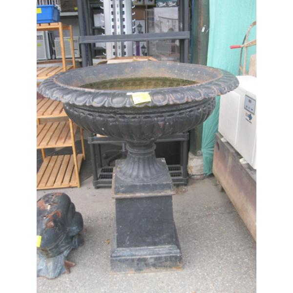 LG. CAST IRON PLANTER