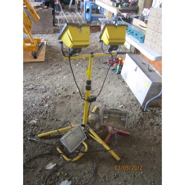 DOUBLE HEADED WORK LIGHT