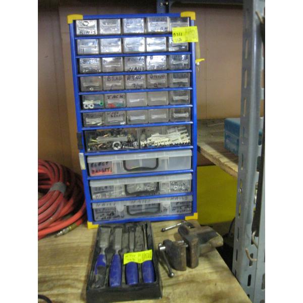 STORAGE DRAWER W/CONTENTS, BOLT ON VISE & A CHISEL SET