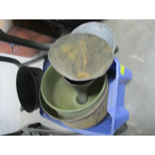 BIN OF ASST. FUNNELS
