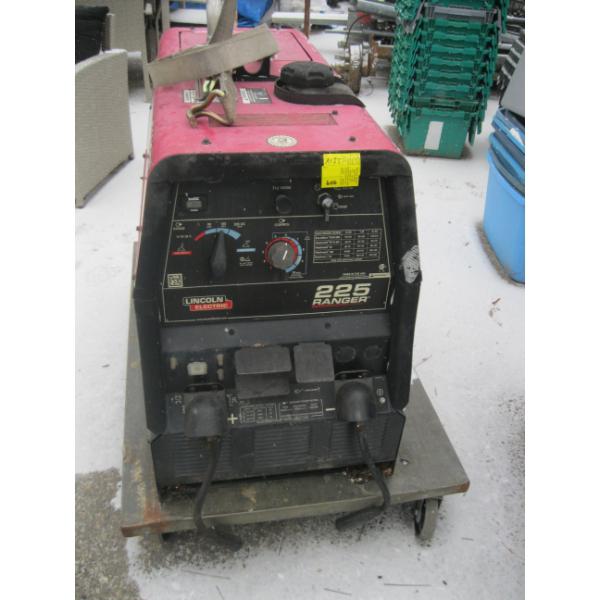 LINCOLN 225 RANGER GAS POWERED WELDER IN RUNNING ORDER