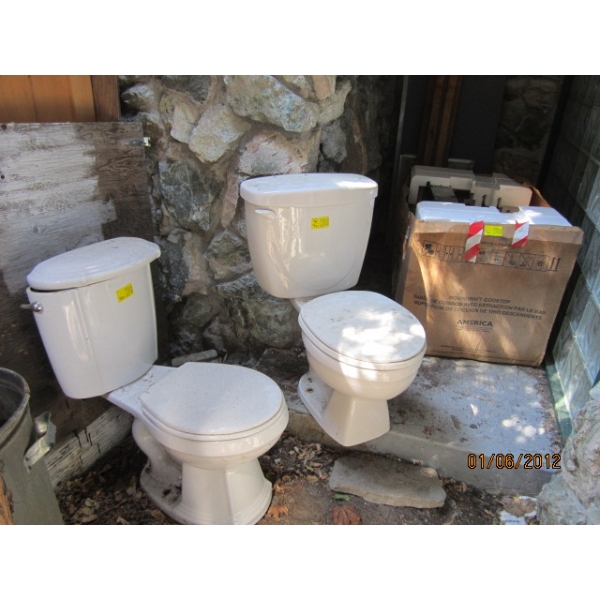 2 TOILETS & A RANGE DOWN DRAFT COOKTOP