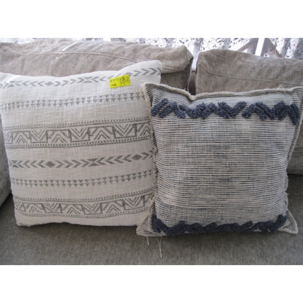 2 DECORATIVE PILLOWS