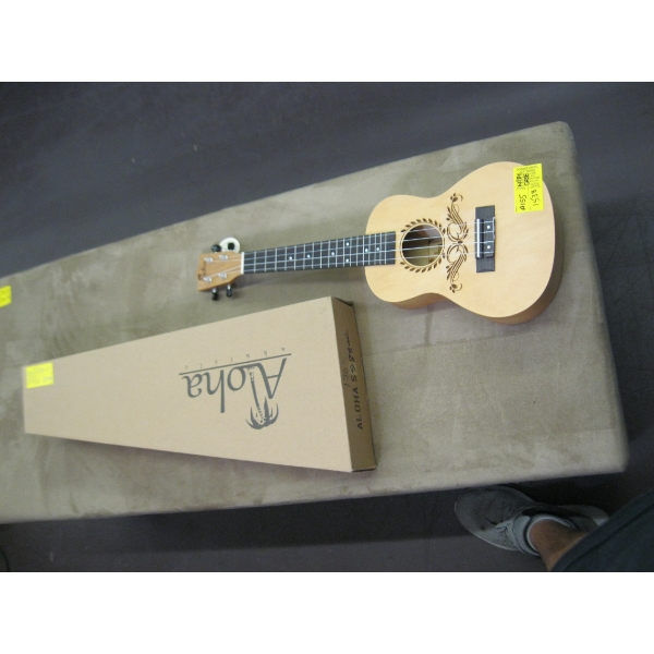 ALOHA 4 STRING UKELELE W/CARDBOARD CASE