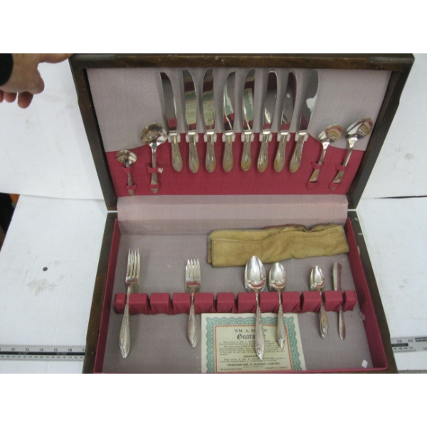 CASED SET OF SILVER PLATE ROGERS CUTLERY
